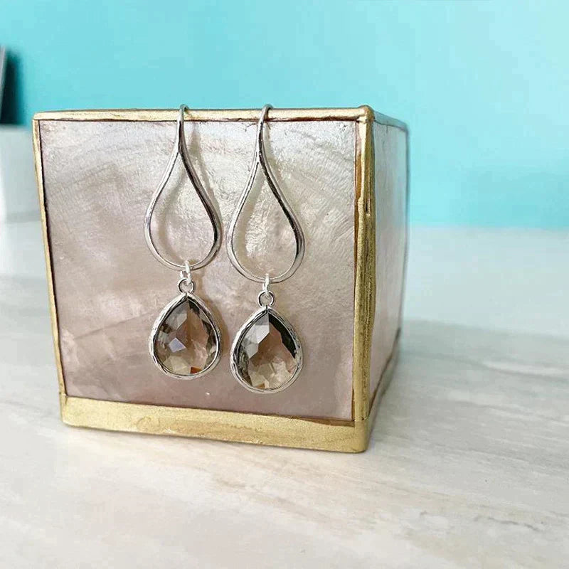 ユニークなデザインの素晴らしいステートメントピアス