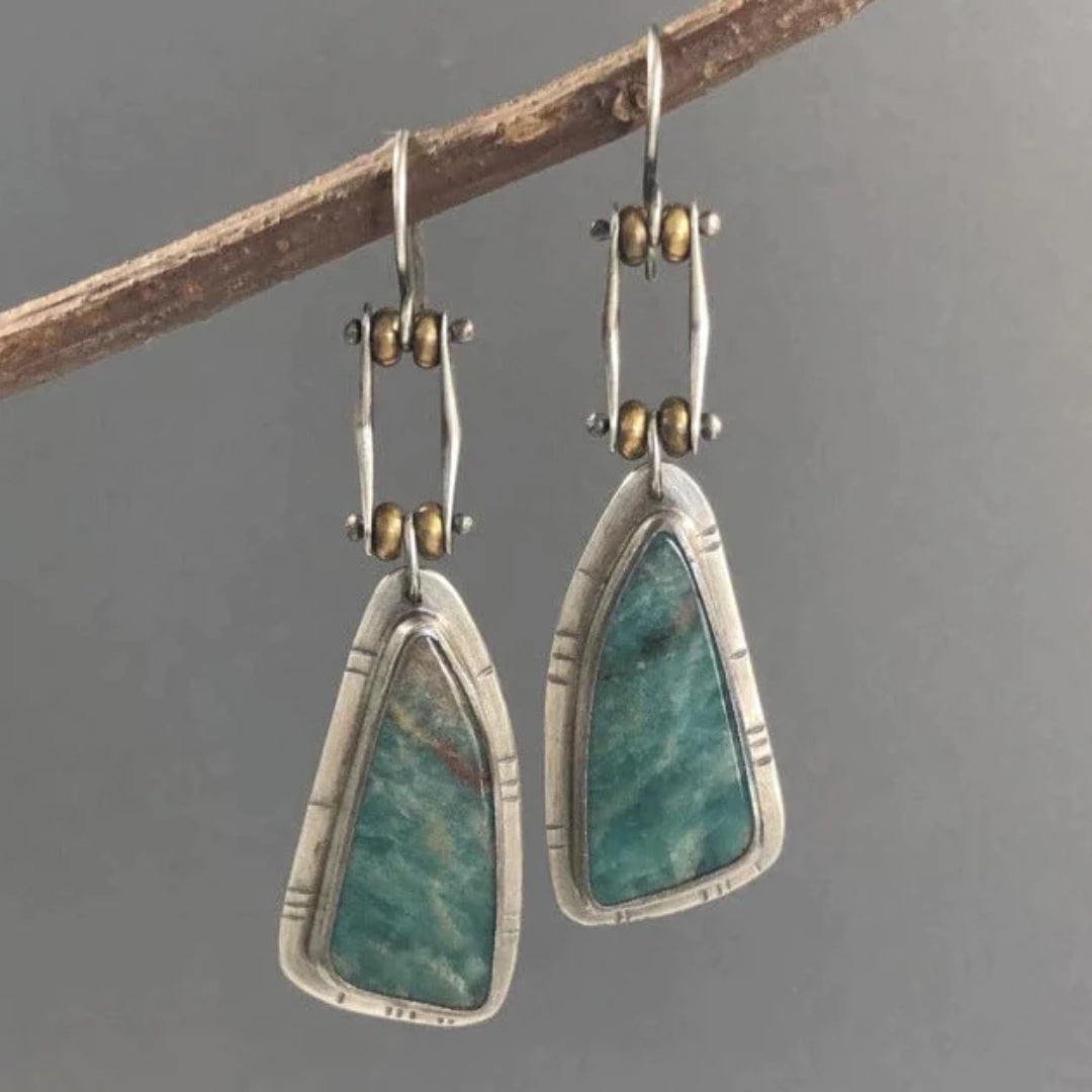 エレガントなヴィンテージグリーンの機械式イヤリング