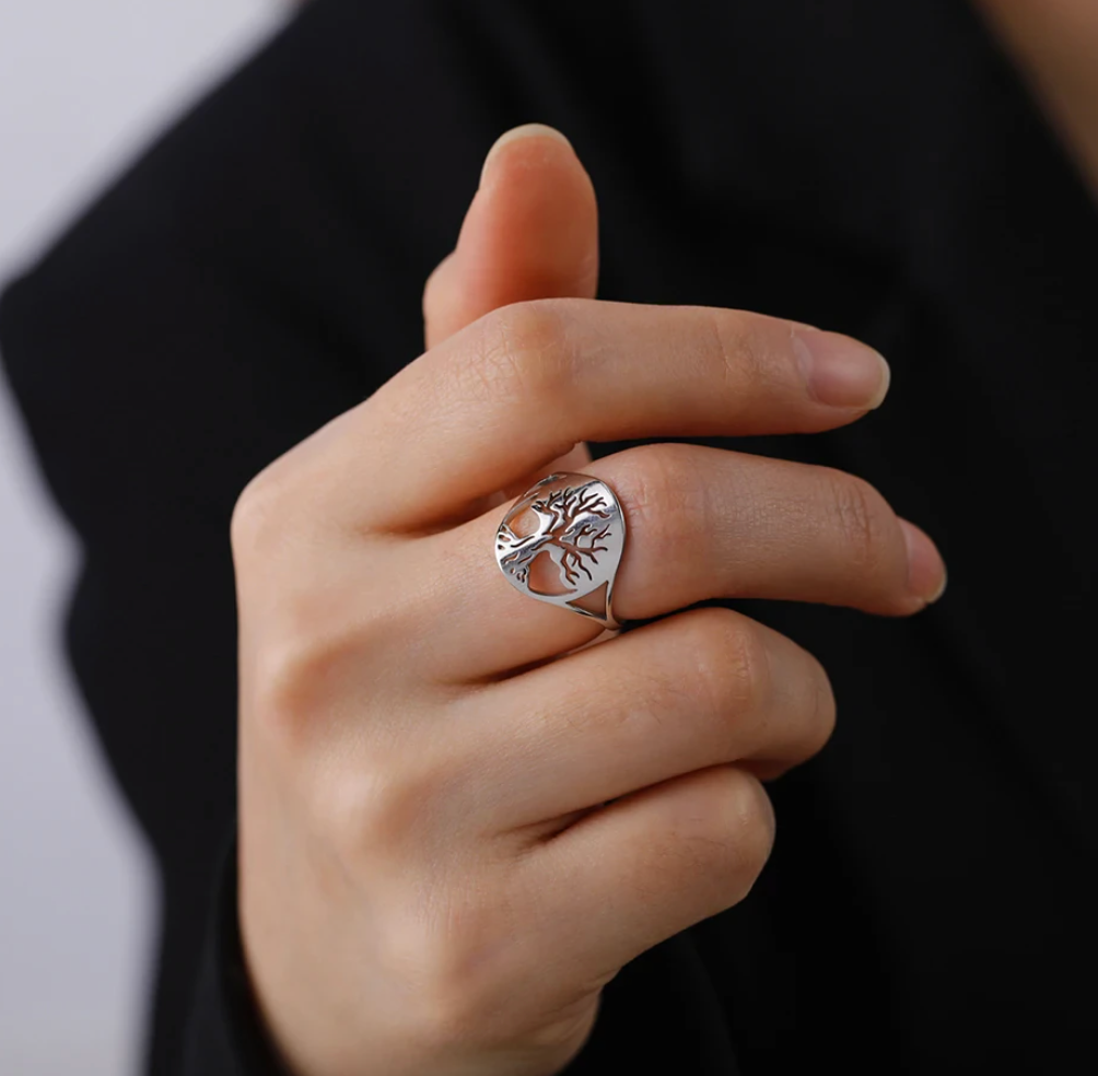 925スターリングシルバーのエレガントなリング、時代を超えたライフツリー - 母への完璧な贈り物