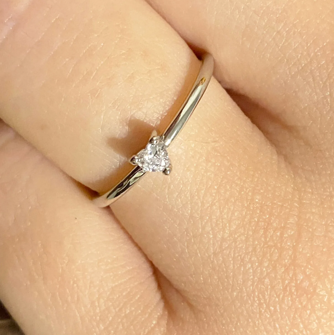 エレガントな925スターリングシルバーリング、華やかなジルコニウムダイオキシド付き