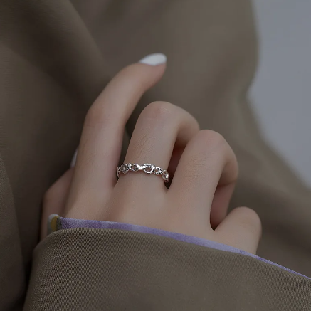 ハート装飾の925スターリングシルバー製リング