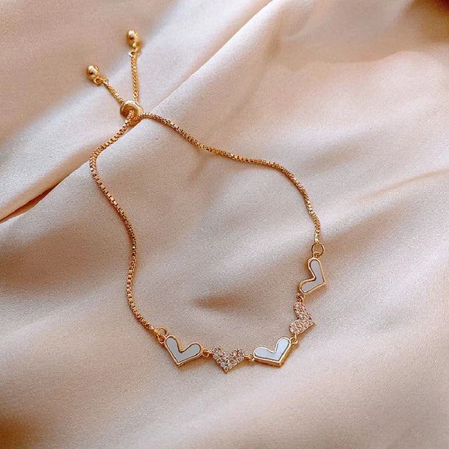 エレガントな調整可能なゴールドハートブレスレット、あらゆる場面に最適