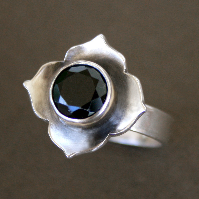 チャーモント ヴィンテージ ダーククリスタル フラワーステートメントリング