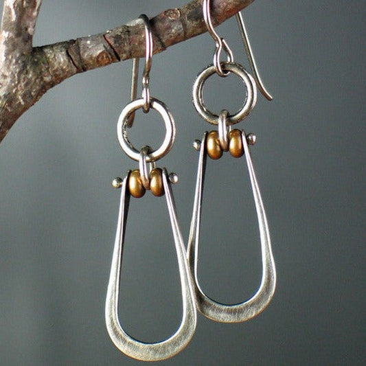 エレガントなヴィンテージシルバーイヤリングとペンダント