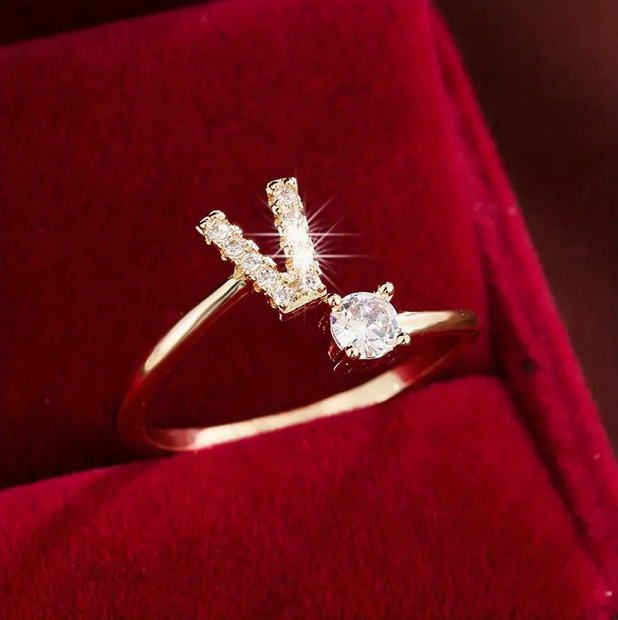 ゴールドとシルバーのジュエリー：エレガントなダイヤモンド文字リング