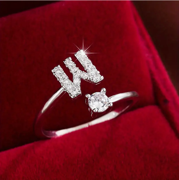 ゴールドとシルバーのジュエリー：エレガントなダイヤモンド文字リング