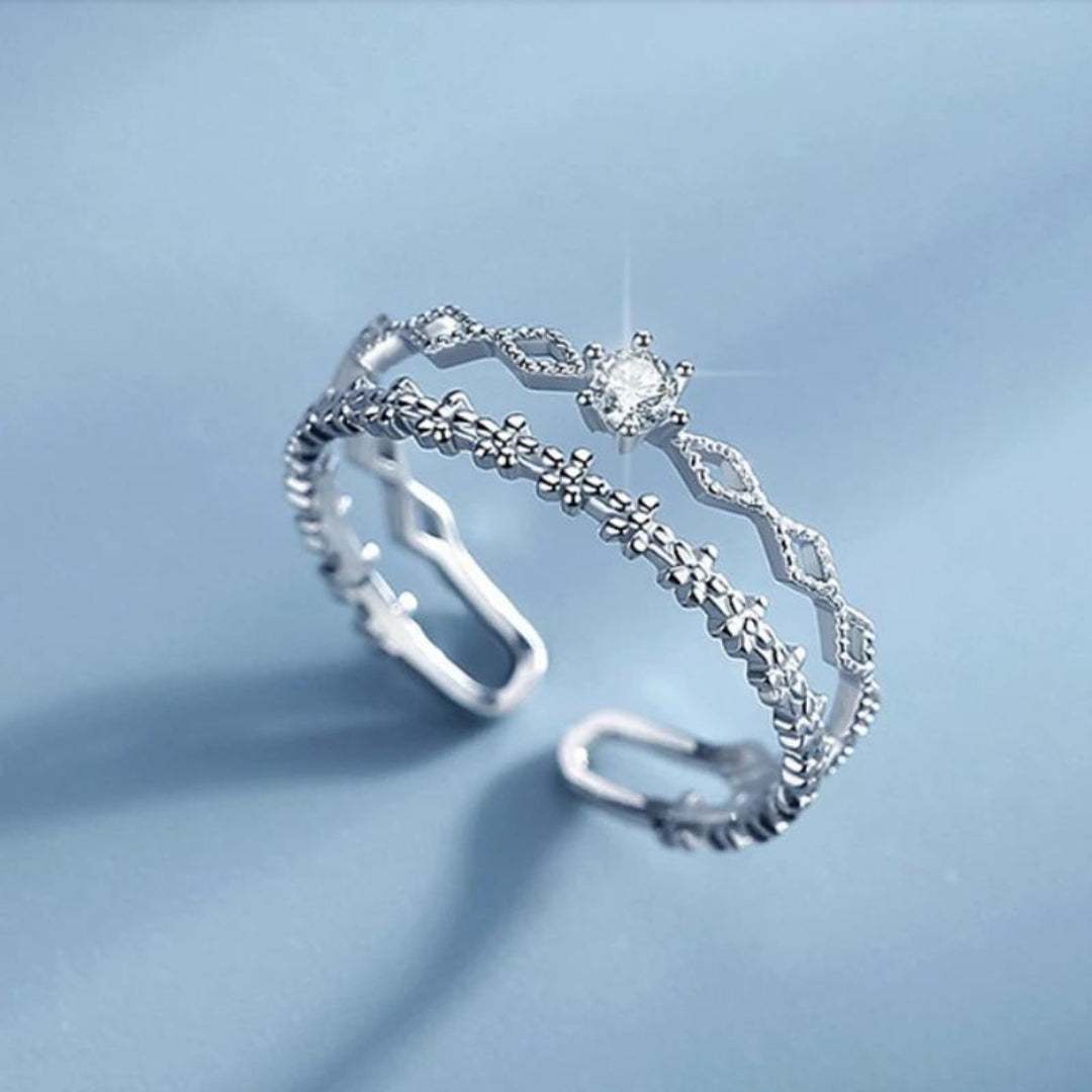 エレガントな調節可能なスターリングシルバー製リング、きらめくジルコニアストーン付き