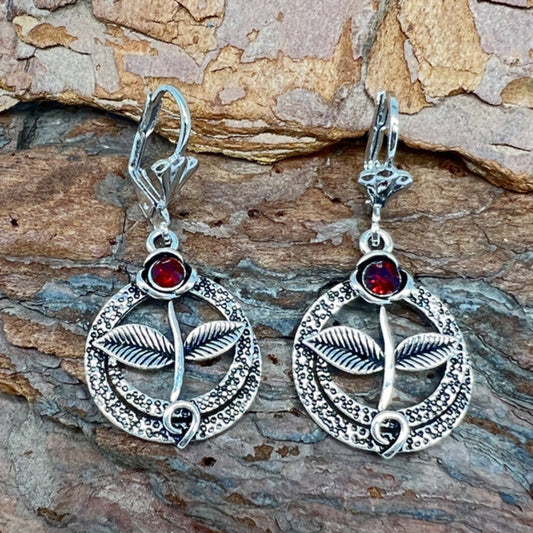 エレガントなヴィンテージイヤリング、上品な銀の光沢のある天然クリスタル付き