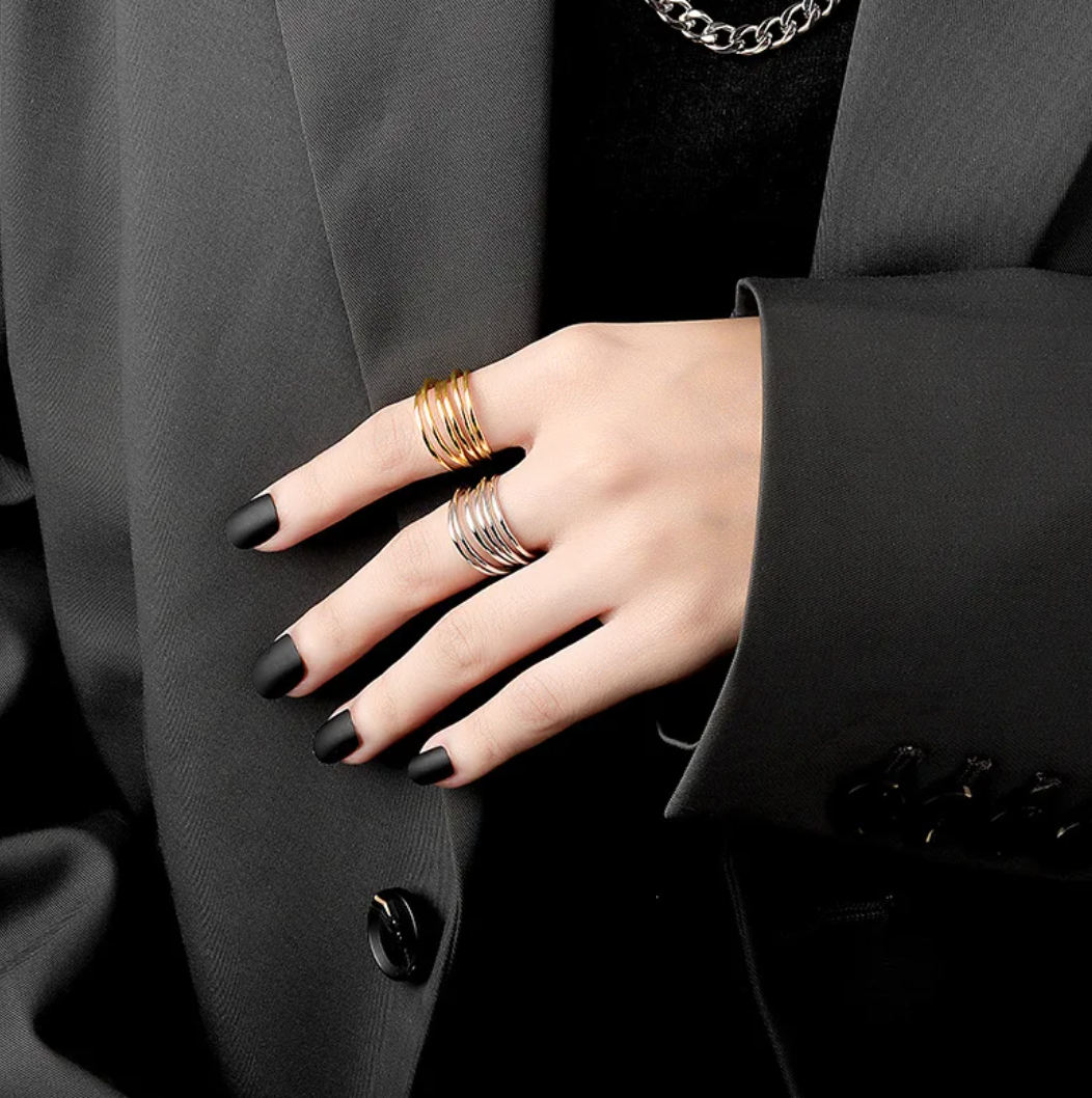 エレガントな18金ゴールドメッキの森スタイルリング