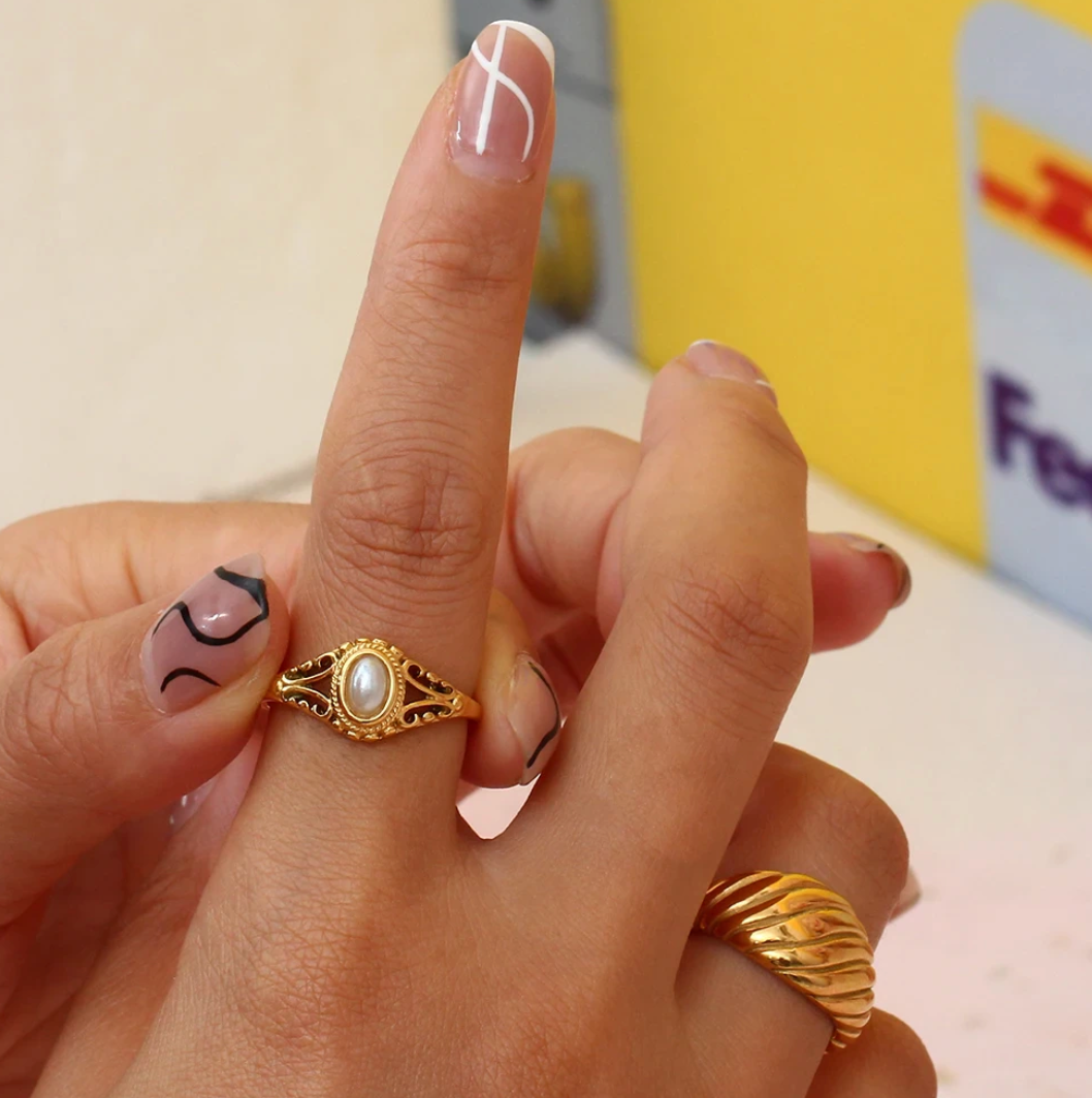 エレガントな18金ゴールドメッキリングとエクスクイジットなラグジュアリーパール