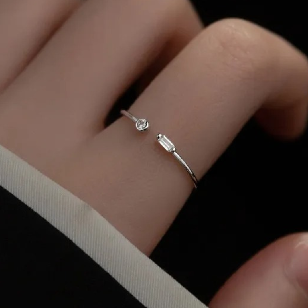高品質の925スターリングシルバー製、輝くキュービックジルコニアをあしらったエレガントな調節可能なリング