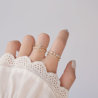 エレガントなゴールドリング、調整可能なジルコニアデザイン付き