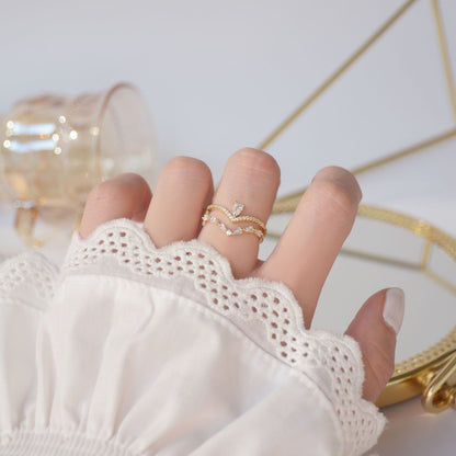 エレガントなゴールドリング、調整可能なジルコニアデザイン付き