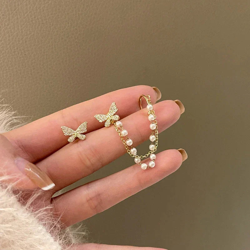 エレガントな蝶のイヤリング、輝くジルコニアと高級パールをあしらったゴールド製