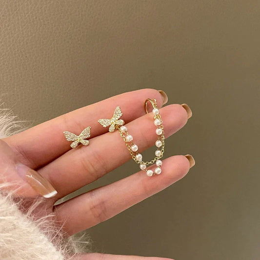 エレガントな蝶のイヤリング、輝くジルコニアと高級パールをあしらったゴールド製