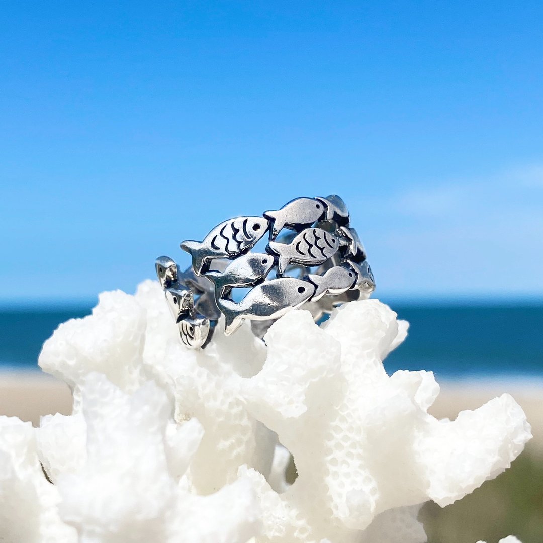 エレガントなフィッシュリングでスタイリッシュなアクセントを