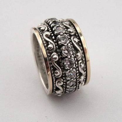 エレガントなリング 各種に彫刻された宝石付き