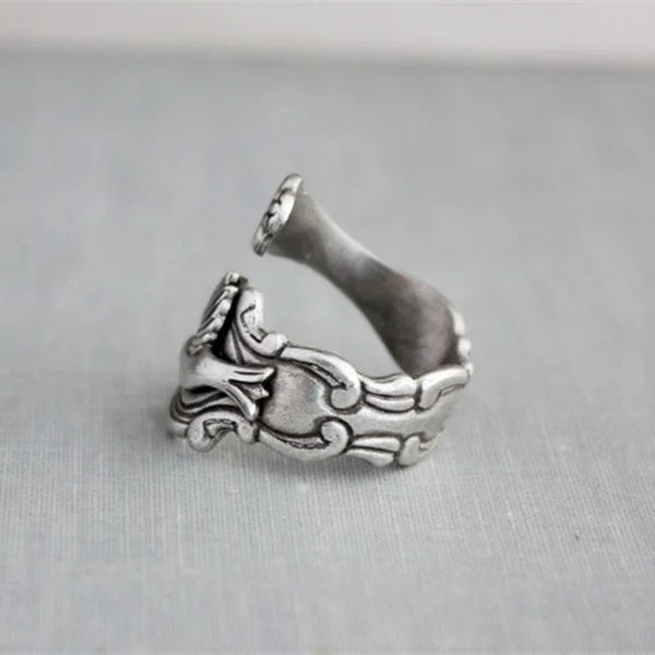 美しいハチドリの花リング