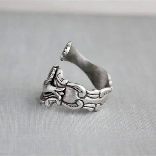 美しいハチドリの花リング