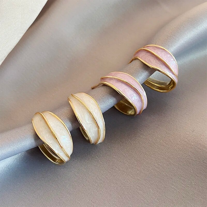 美しい花の装飾のイヤリング