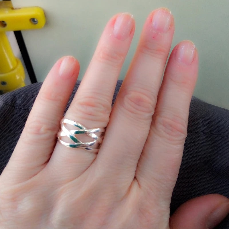 エレガントな925スターリングシルバーの編み込みリング